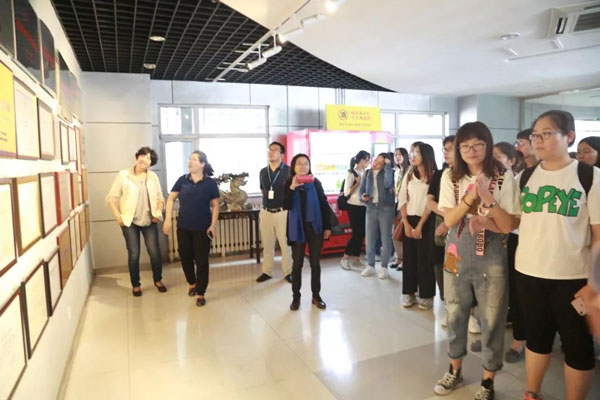 參觀富怡縫紉機車間 參觀富怡縫紉機車間