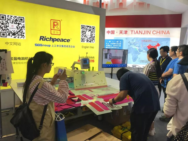 富怡全自動服裝專用縫紉機(jī)展機(jī)