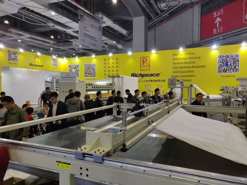 家紡被芯自動化生產線-絎縫機 家紡被芯自動化生產線-絎縫機