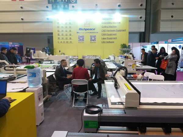 富怡全自動縫紉機亮相 富怡全自動縫紉機亮相2.jpg