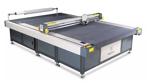 對(duì)格對(duì)條單層電腦裁床 對(duì)格對(duì)條單層電腦裁床.jpg